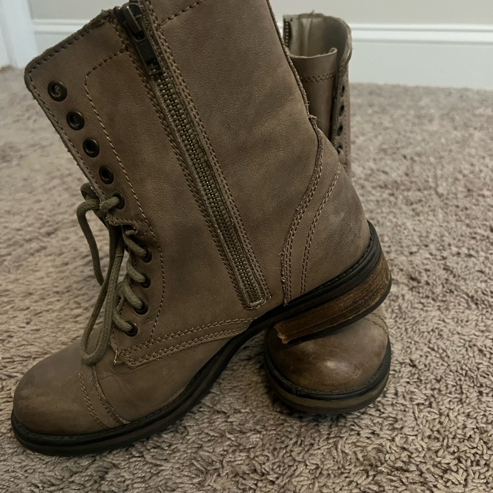 Steve Madden Stylish Brown Lace-Up Boots